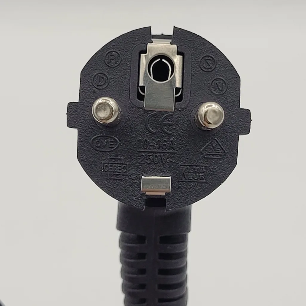 کابل برق سه پین منبع تغذیه کامپیوتر شارک مدل 3x1.0mm طول 1.5 متر