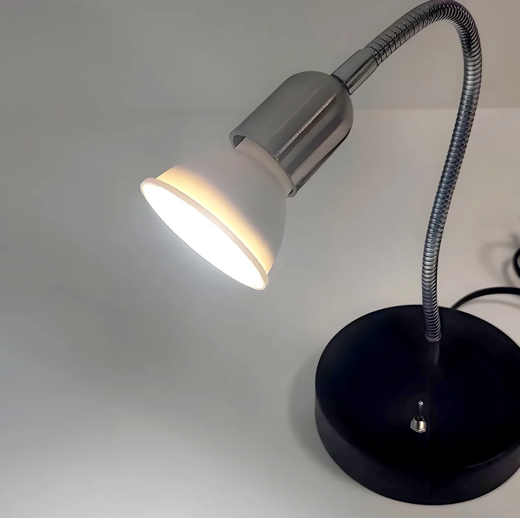 چراغ مطالعه رومیزی مدل فلزی پایه GU5.3 کد WH47