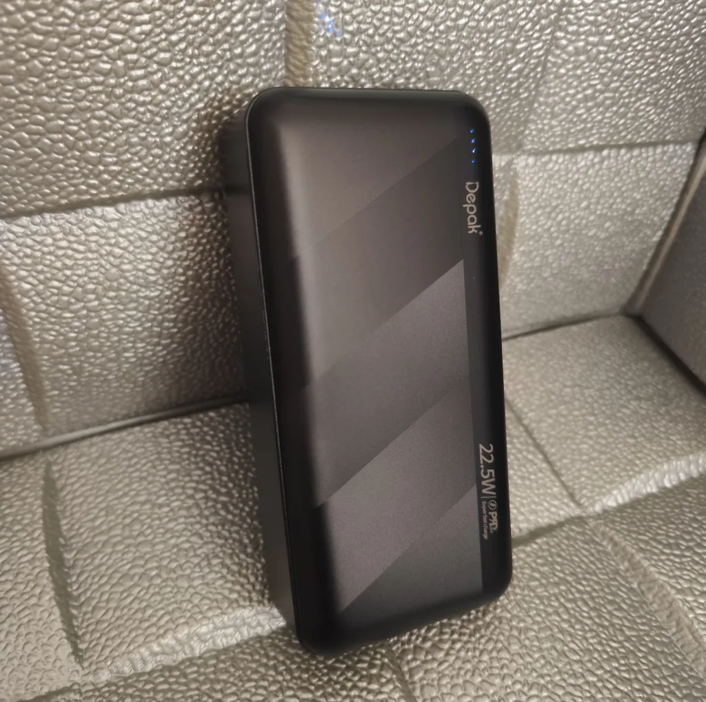 پاوربانک 22.5 وات دیپک مدل DP-B33 ظرفیت 30000 میلی‌آمپر ساعت به همراه کابل USB-C