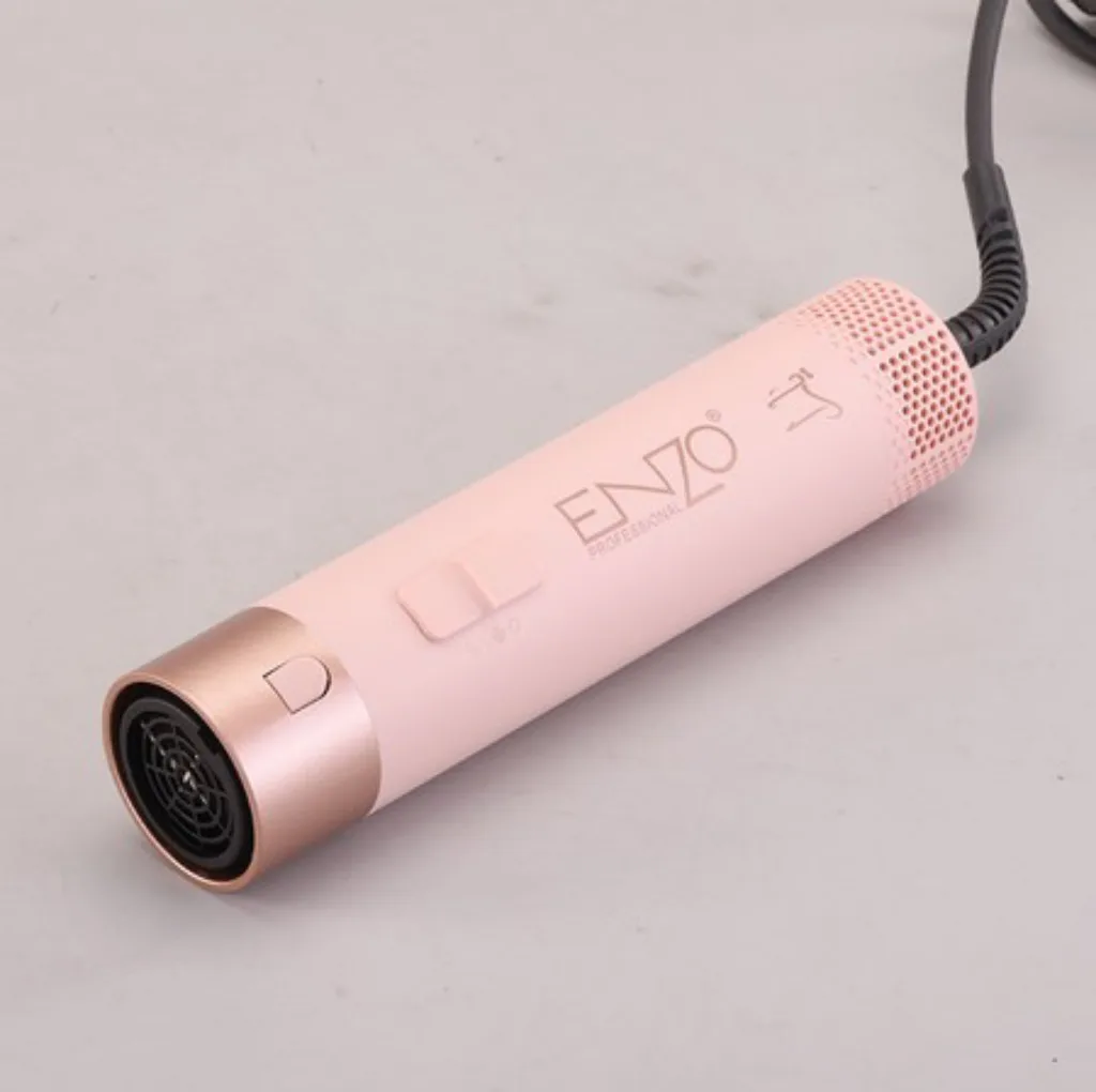 سشوار برس‌دار حالت‌دهنده انزو پروفیشینال مدل en-4142 با توان 1200 وات، موتور DC، صفحه سرامیکی، باد سرد و گرم، سیم گردان 360 درجه، پنج سری متنوع، مناسب براشینگ و حالت‌دهی مو، با رنگ آبی جذاب