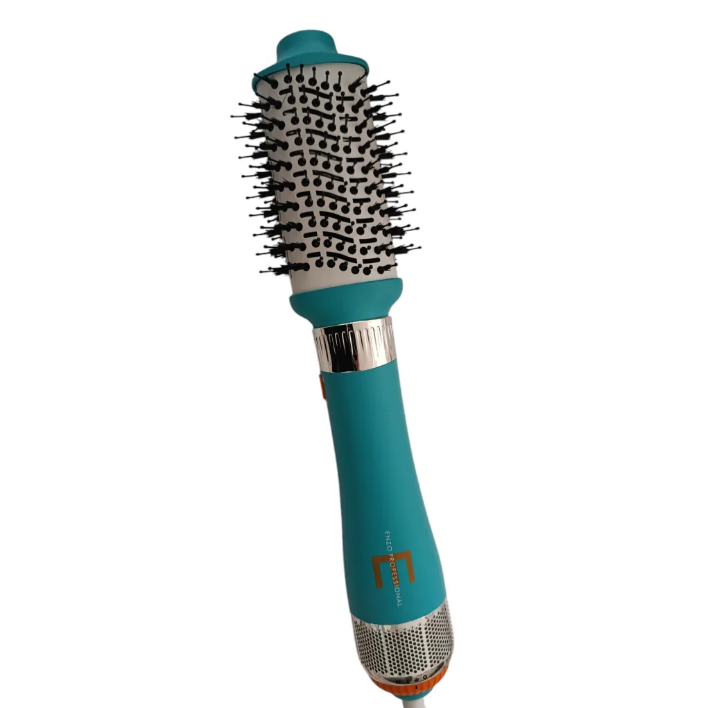 سشوار حرفه‌ای 1500 وات انزو پروفیشینال مدل en-750، موتور DC، وزن 950 گرم، المنت سرامیک، دارای سری خشک‌کن ملایم، دیسپانسر، سری برس‌دار تخت، سری برس‌دار گرد پهن، سری شانه‌دار با ویژگی فرکنندگی، صاف‌کنندگی، حجم‌دهندگی، با قابلیت تنظیم دما
