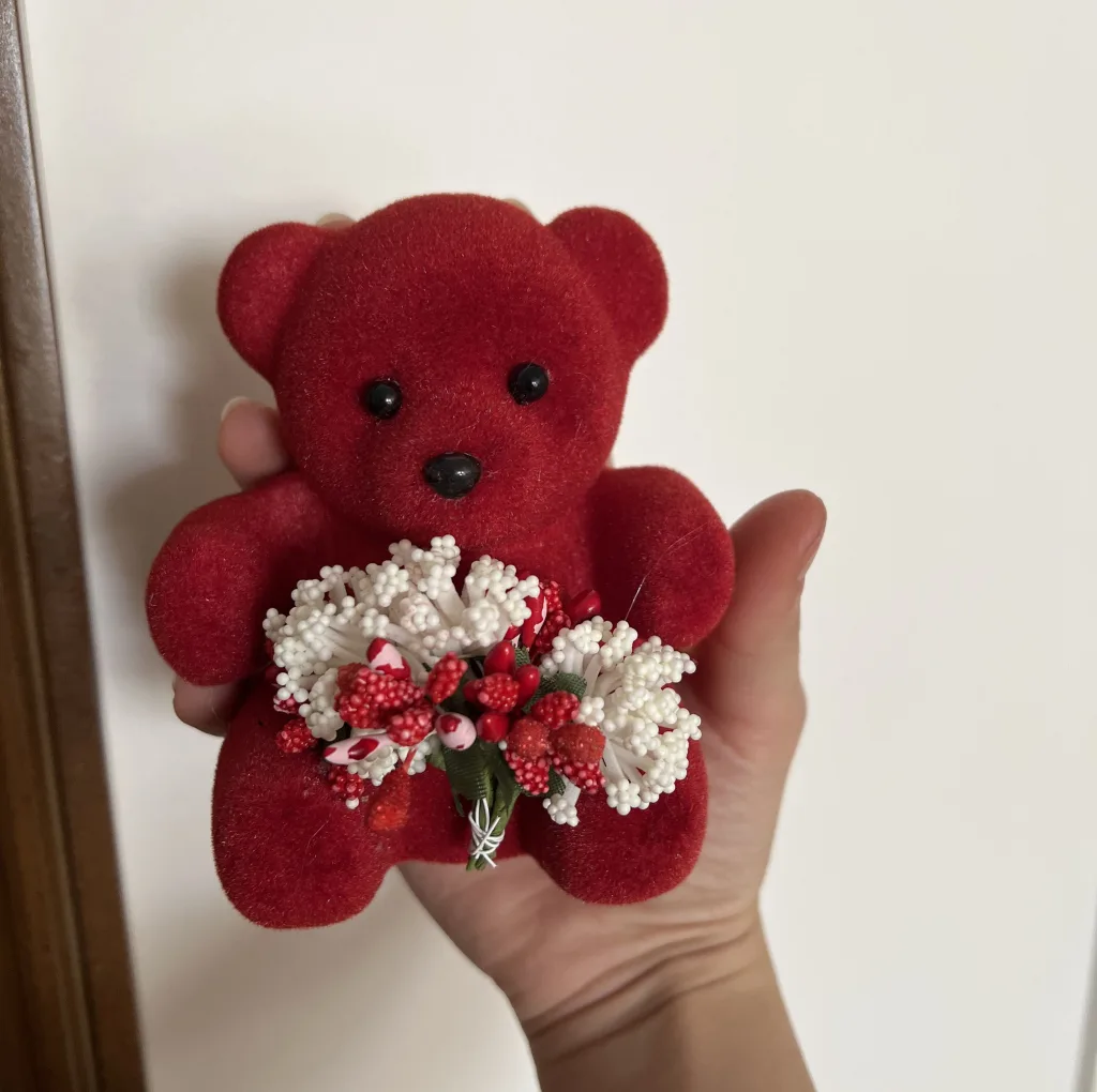 عروسک مدل خرس گل به دست ارتفاع 10 سانتی متر