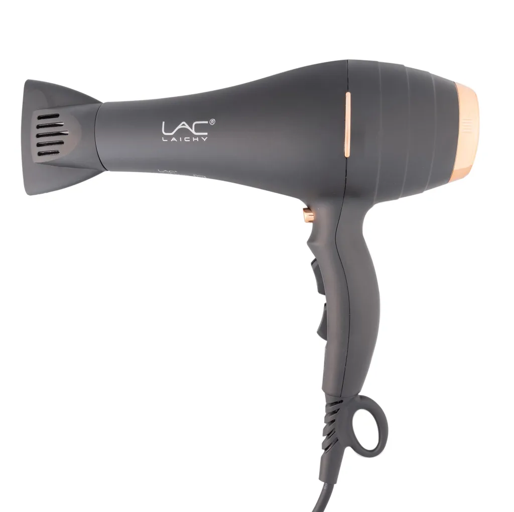 سشوار حرفه‌ای لاک لایچی مدل L-9010 با توان 2200 وات، موتور AC قدرتمند، دو حالت سرعت و دما، عملکرد یونی، دکمه باد سرد، سیستم جلوگیری از گرم شدن بیش از حد، همراه با متمرکزکننده باریک و پهن، رنگ مشکی مات